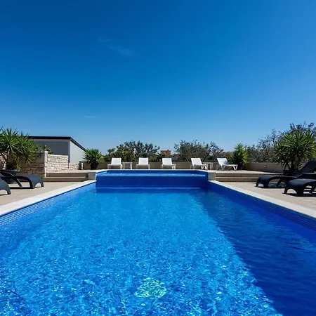 Апартаменты Family-friendly With Swimming Pool Valbandon, Fazana - 2201 Штиньян