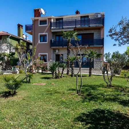 Family-Friendly Apartments With Swimming Pool Valbandon, Fazana - 2201 Apartman Stinjan