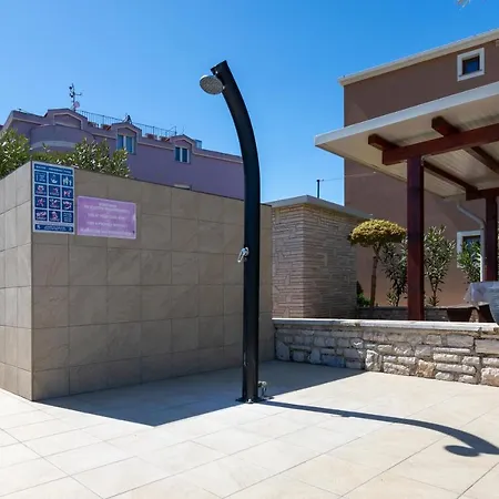 Family Friendly Apartments With A Swimming Pool Valbandon, Fazana - 2201