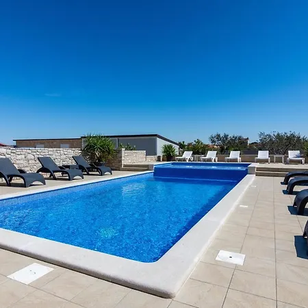 Apartment Family Friendly Apartments With A Swimming Pool Valbandon, Fazana - 2201 *