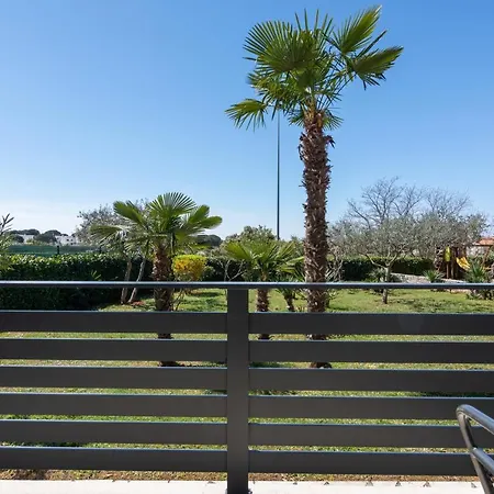 Апартаменты Family-friendly With Swimming Pool Valbandon, Fazana - 2201 *