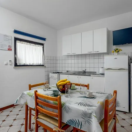 Family-Friendly Apartments With Swimming Pool Valbandon, Fazana - 2201 Apartman *