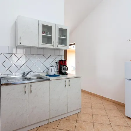 Family Friendly Apartments With A Swimming Pool Valbandon, Fazana - 2201 Apartment Stinjan