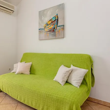 Family Friendly Apartments With A Swimming Pool Valbandon, Fazana - 2201 * Stinjan