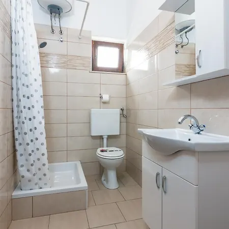 Апартаменты Family-friendly With Swimming Pool Valbandon, Fazana - 2201