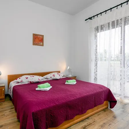 Family-Friendly Apartments With Swimming Pool Valbandon, Fazana - 2201