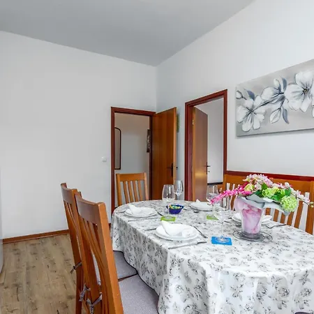 Family-friendly With Swimming Pool Valbandon, Fazana - 2201 Апартаменты Штиньян