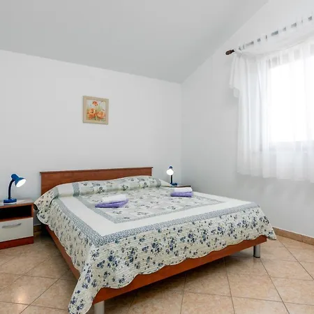 Апартаменты Family-friendly With Swimming Pool Valbandon, Fazana - 2201 *