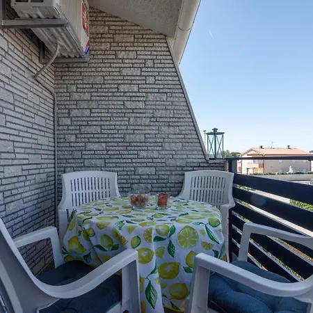 Family Friendly Apartments With A Swimming Pool Valbandon, Fazana - 2201 Apartment *