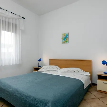 Family-friendly With Swimming Pool Valbandon, Fazana - 2201 Штиньян