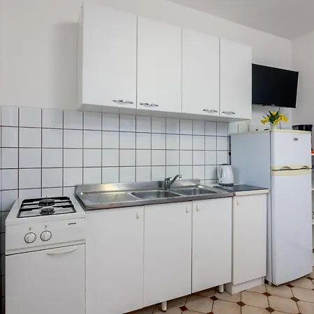 Family Friendly Apartments With A Swimming Pool Valbandon, Fazana - 2201 Stinjan