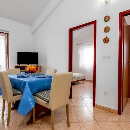 Family-friendly With Swimming Pool Valbandon, Fazana - 2201 Штиньян