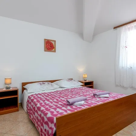 Family Friendly Apartments With A Swimming Pool Valbandon, Fazana - 2201 Stinjan