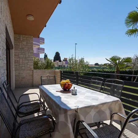 Апартаменты Family-friendly With Swimming Pool Valbandon, Fazana - 2201 Штиньян