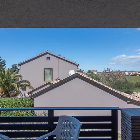 Family-friendly With Swimming Pool Valbandon, Fazana - 2201 Штиньян