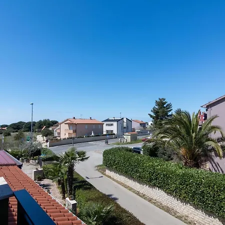 Family Friendly Apartments With A Swimming Pool Valbandon, Fazana - 2201 Apartment Stinjan