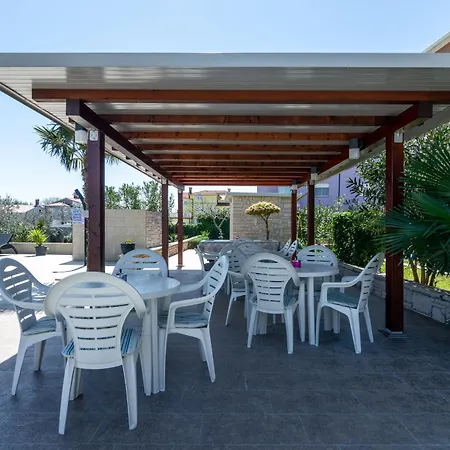 아파트 Family-friendly With Swimming Pool Valbandon, Fazana - 2201