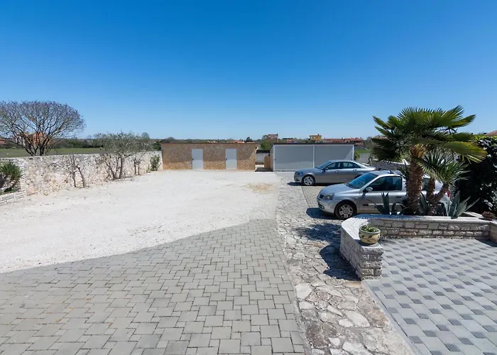 Family-friendly With Swimming Pool Valbandon, Fazana - 2201