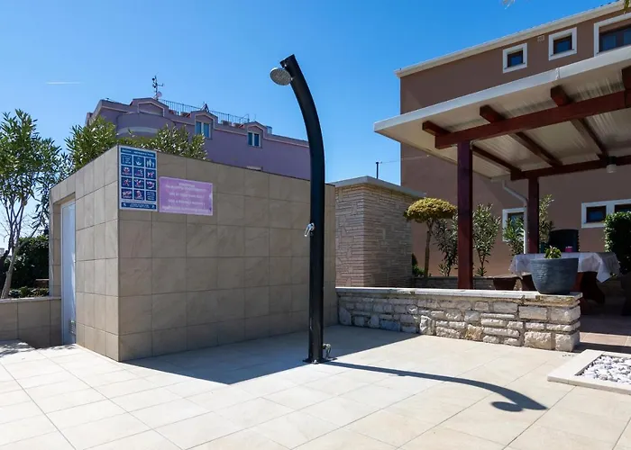 Family-friendly With Swimming Pool Valbandon, Fazana - 2201