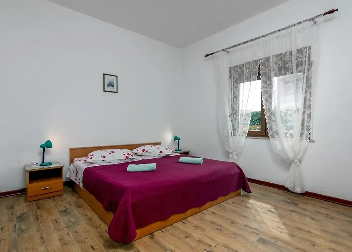 Family-friendly With Swimming Pool Valbandon, Fazana - 2201