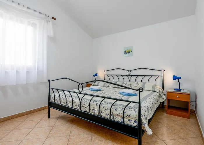 아파트 Family-friendly With Swimming Pool Valbandon, Fazana - 2201